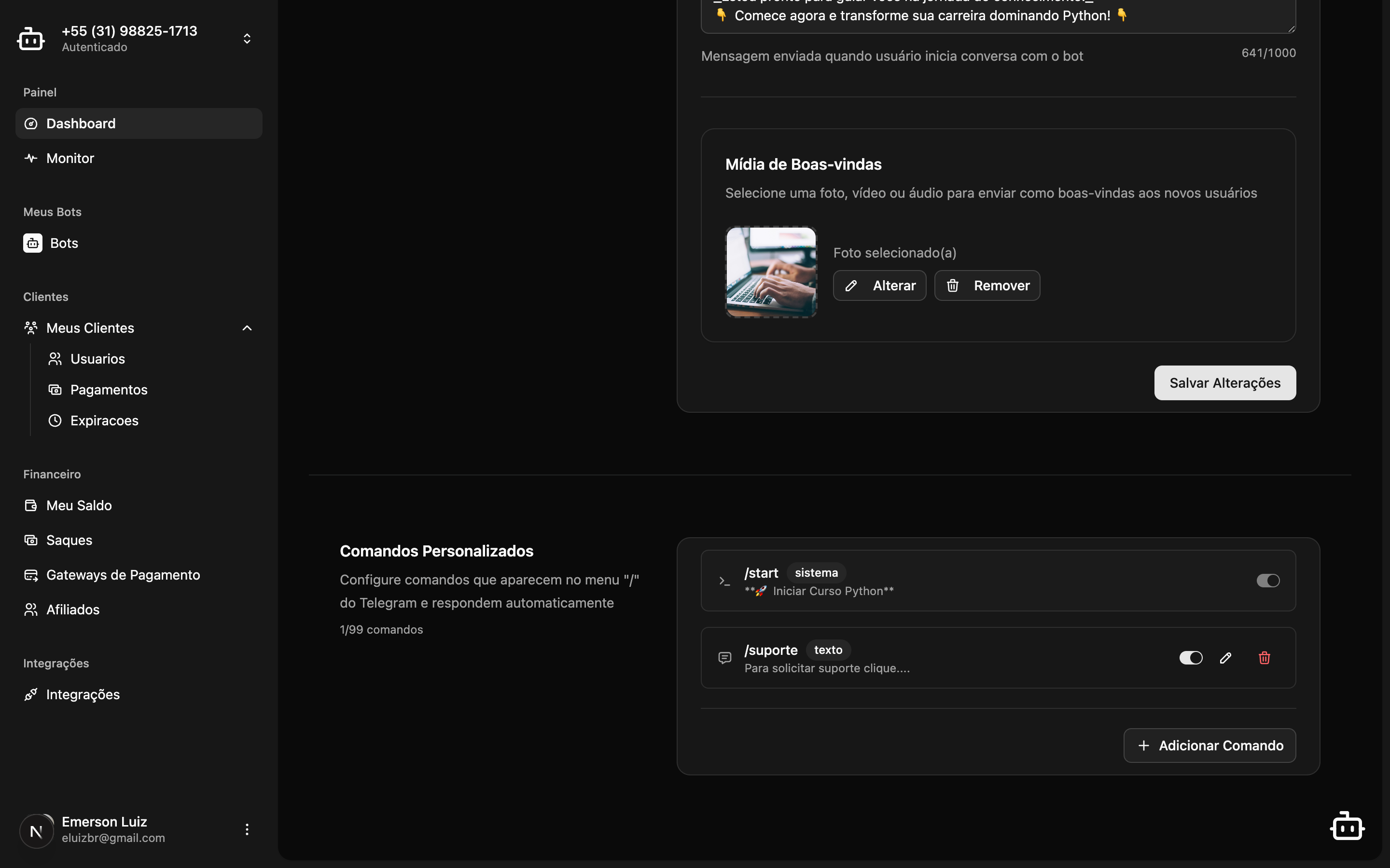 Seção de comandos personalizados com lista de comandos configurados
